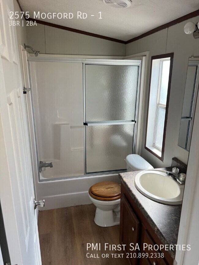 Foto del edificio - 2575 Mogford Rd