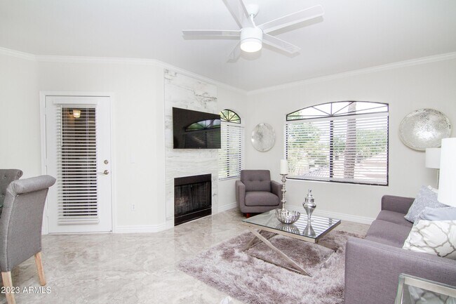 Foto del edificio - 15095 N Thompson Peak Pkwy