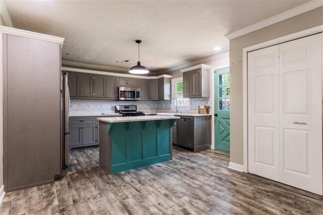 Foto del edificio - 292 Plum Springs Rd