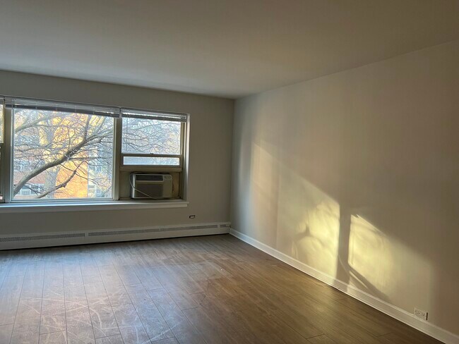 Foto del edificio - 4920 N Marine Dr
