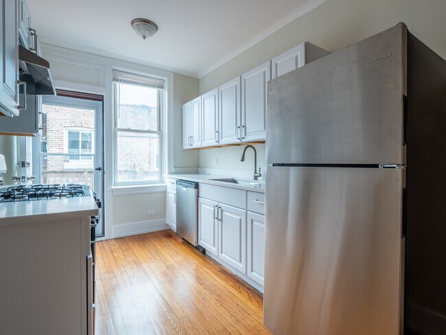 Foto del edificio - 7371 N Damen Ave