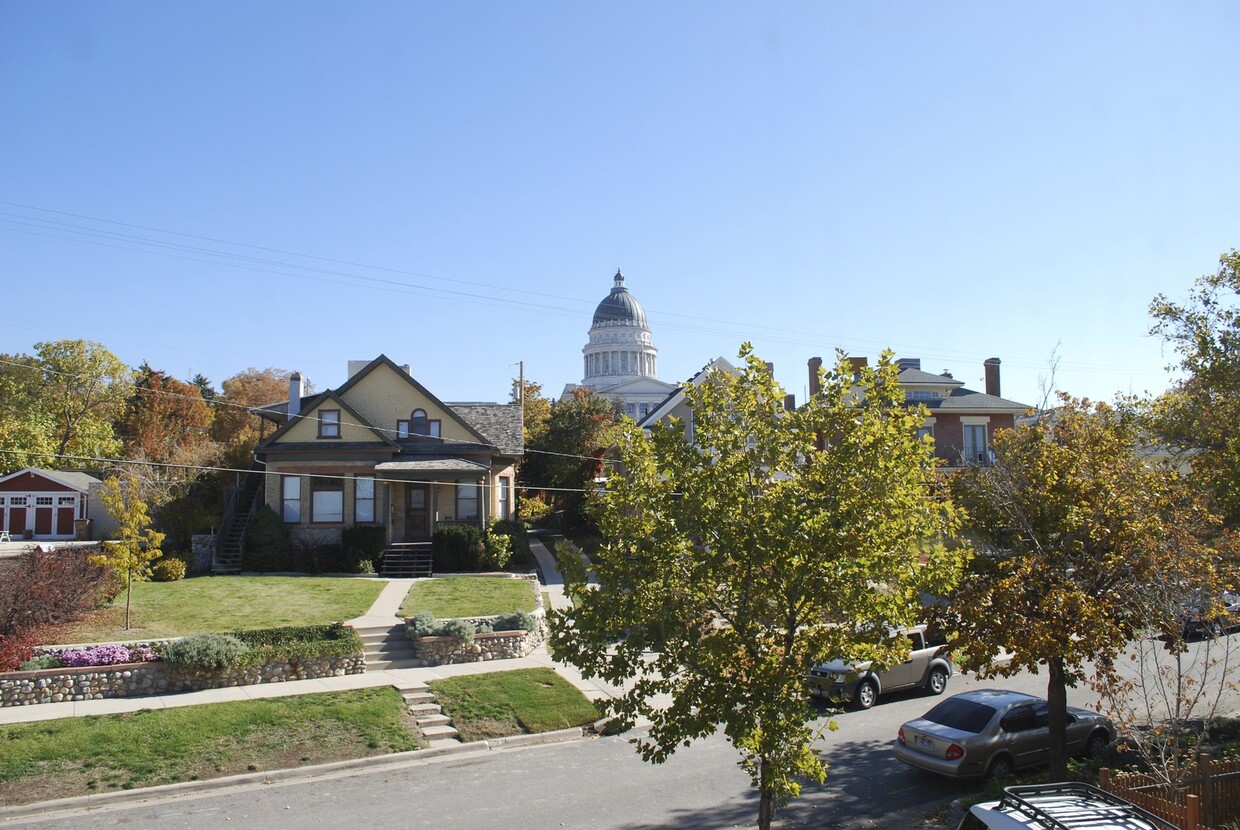 Primary Photo - 371 N Main St