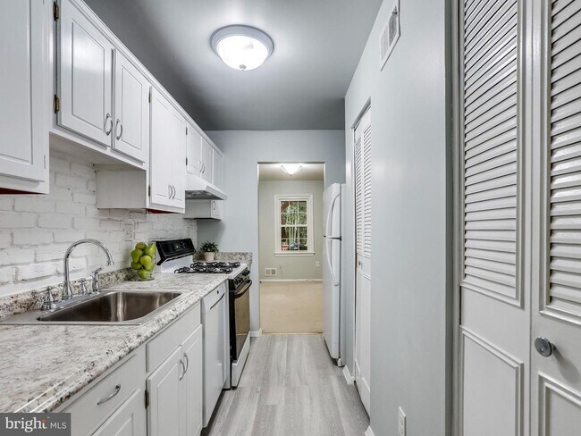 Building Photo - 11306 Palisades Ct