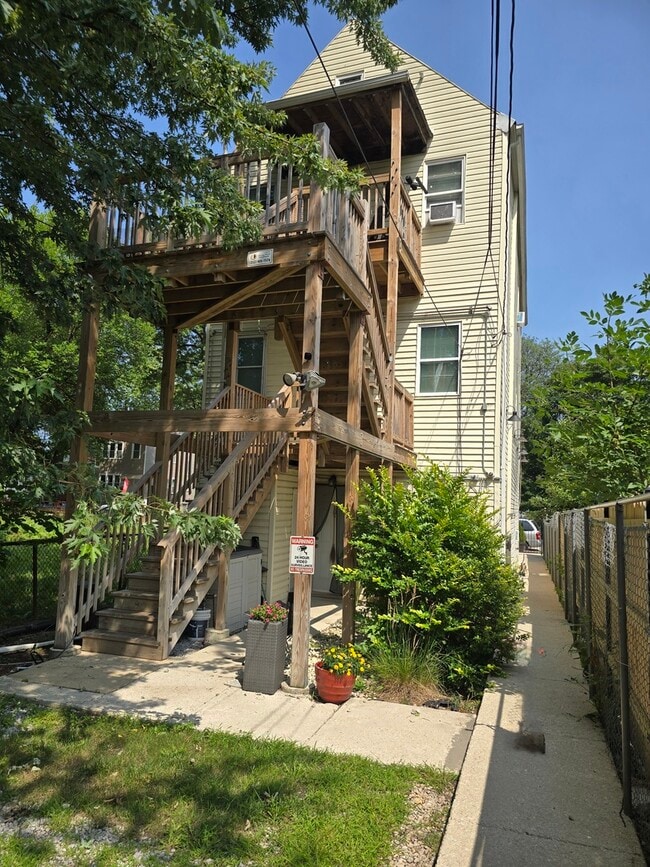 Building Photo - 5022 S Elizabeth St