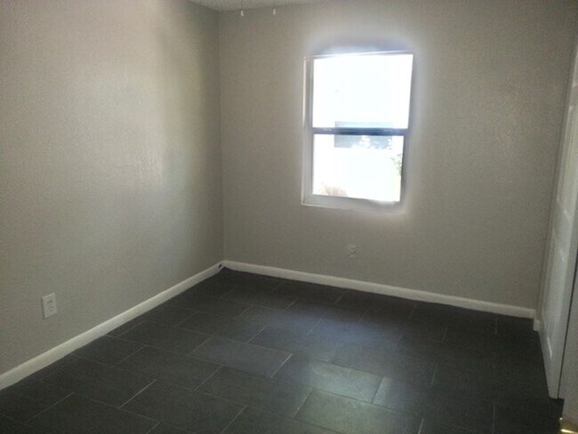 Foto del edificio - 1635 Mulberry E Dr