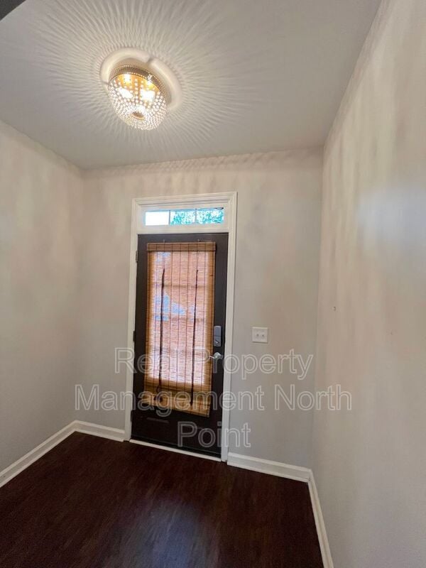 Photo - 2048 Lakeshore Overlook Dr House