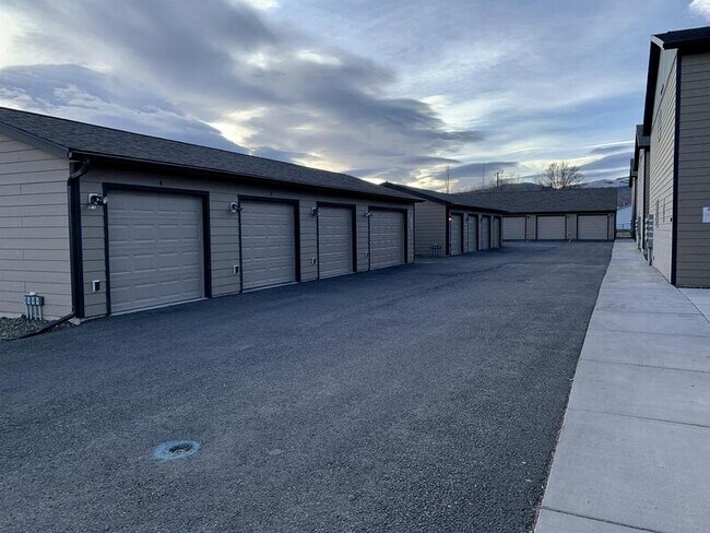 Building Photo - 1021 Enterprise Dr