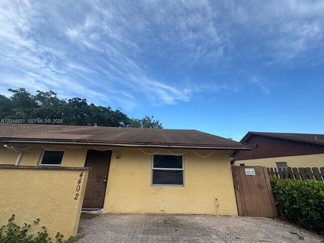 Foto del edificio - 4402 NW 5th Ave