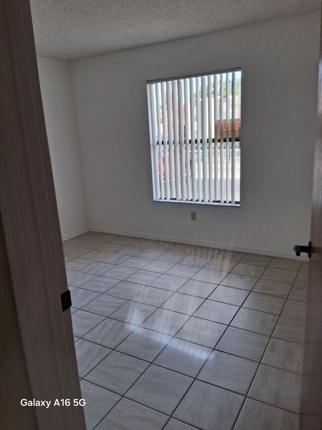Foto del edificio - 2025 Caribbean Dr S