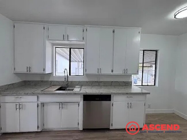 Foto del edificio - Charming 3-Bedroom Home with Gardener & Pest Control Included – Small Pets Welcome