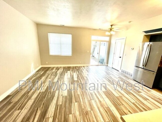 Building Photo - 55 Peregrine Ln