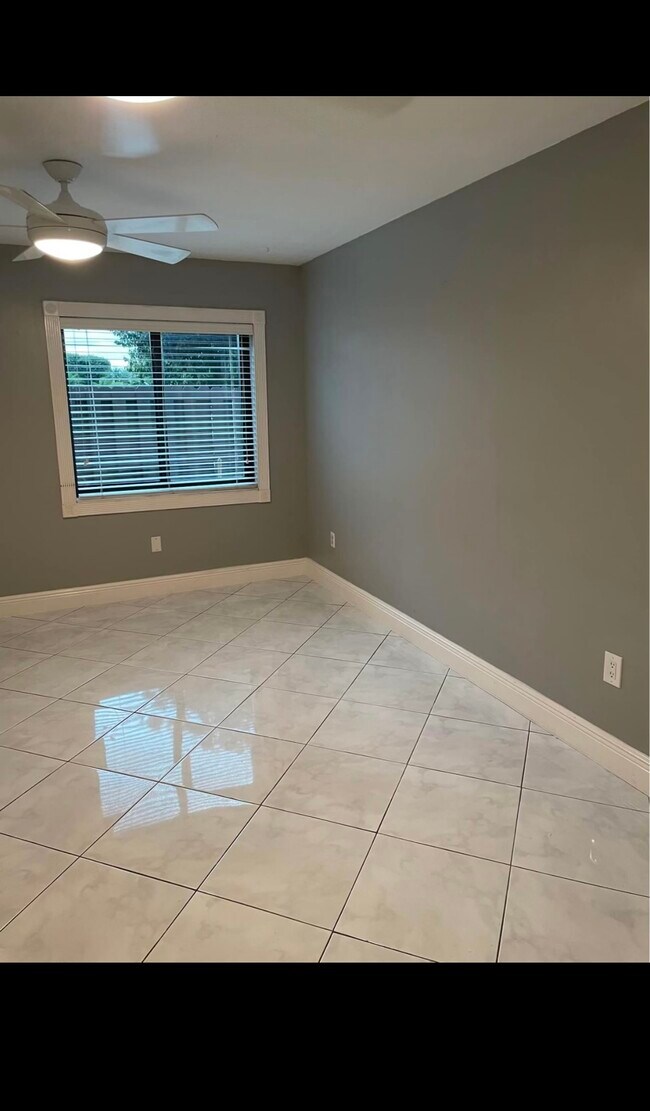 Foto del edificio - 5435 SW 148th Pl