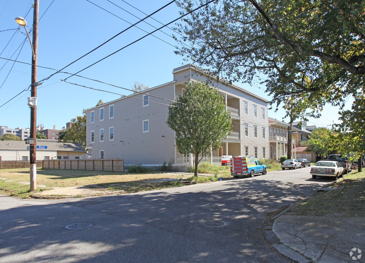 Building Photo - 1425 1st St