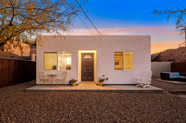 Building Photo - 1905 E 9th St