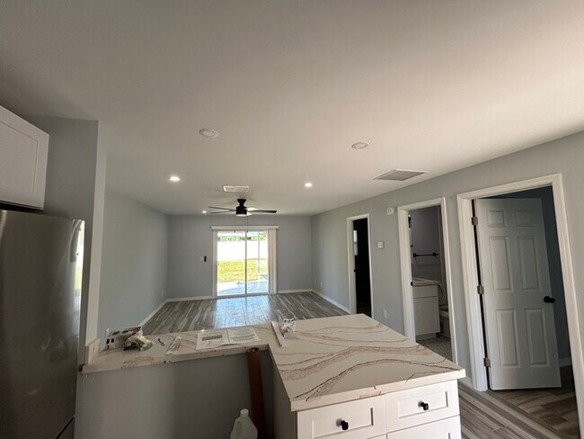 Building Photo - SE Cape Coral Duplex Unit