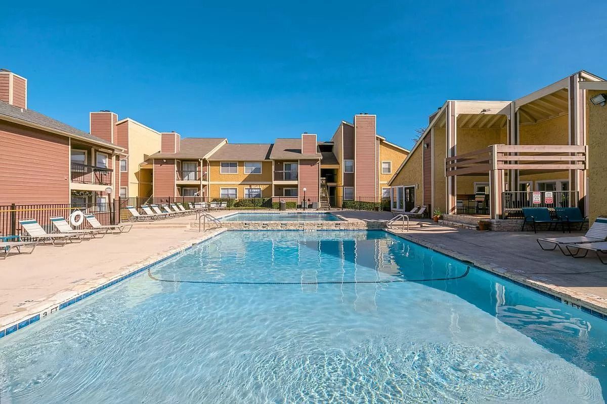 Foto del edificio - 10000 N Lamar Blvd