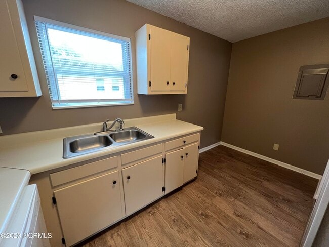 Building Photo - 210 Cordell Cir