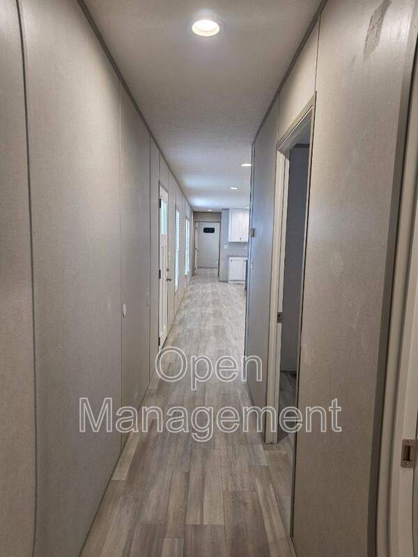 Building Photo - 2710 N Farm Rd 137