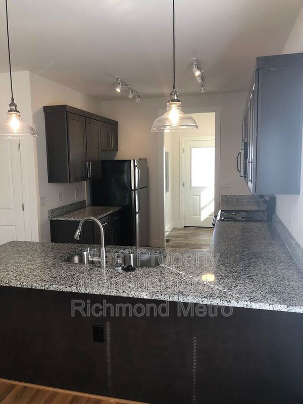 Foto del edificio - 313 W 14th St