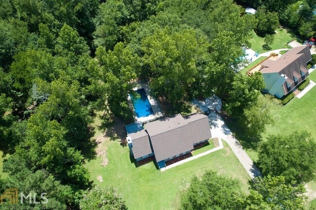 Building Photo - 131 Cambridge Dr S