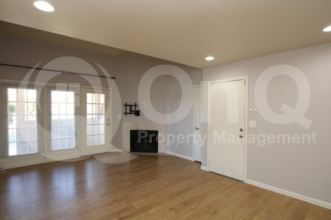 Foto del edificio - 30 E Brown Rd