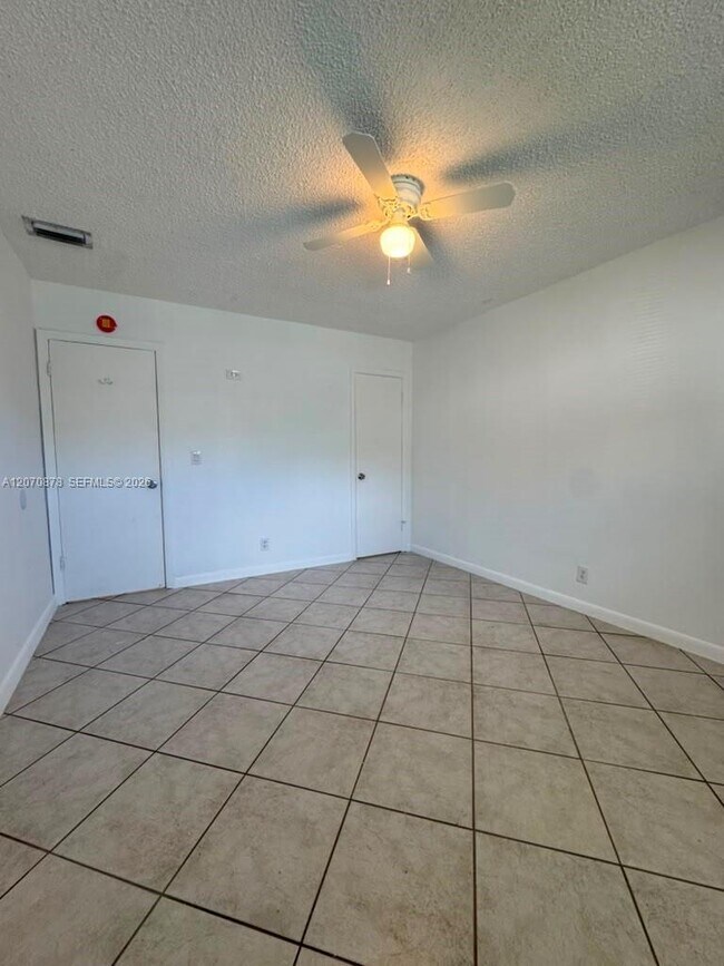 Foto del edificio - 2394 NW 52nd Ct