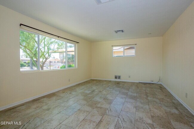 Building Photo - 8021 Cielo Vista Dr