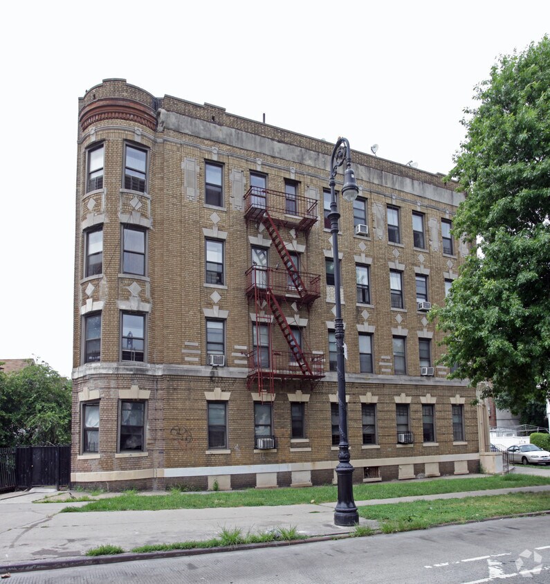 Building Photo - 1525 Dorchester Rd