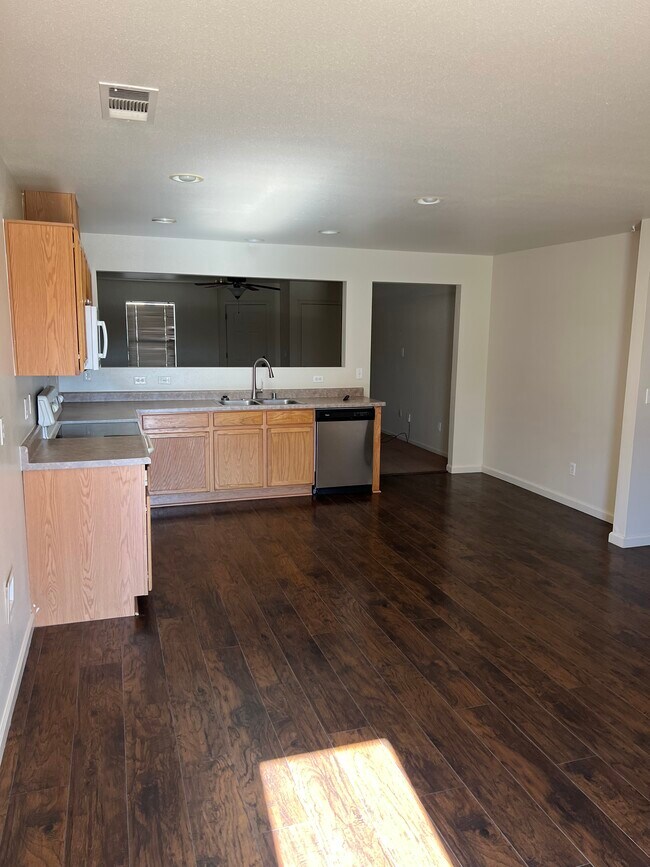 Foto del edificio - 1253 Lullabrooke Ct