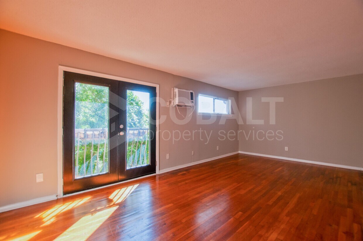 Primary Photo - 755 St Charles Ave NE