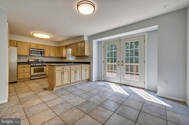 Building Photo - 10111 Galsworthy Pl