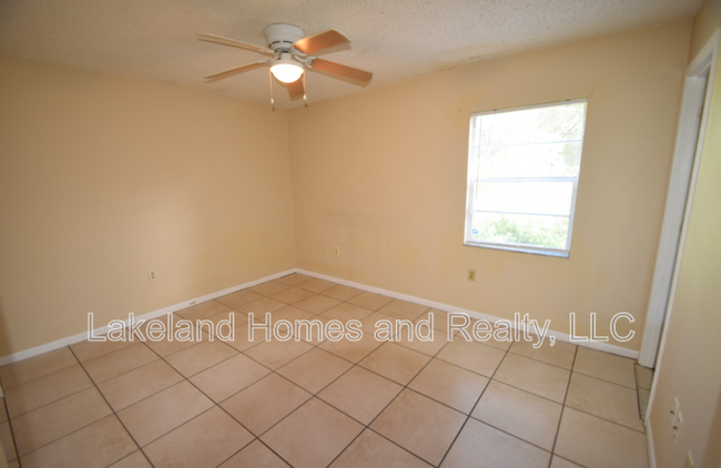 Foto del edificio - 6064 Hilltop Ln W