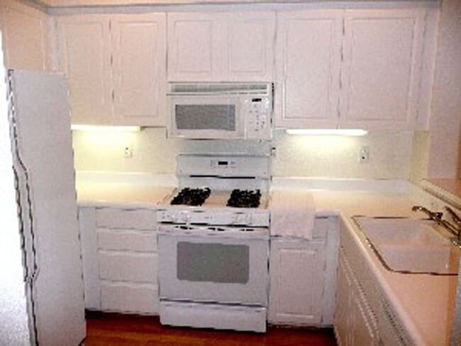 Building Photo - Charming 3BR Townhome in Aviara!