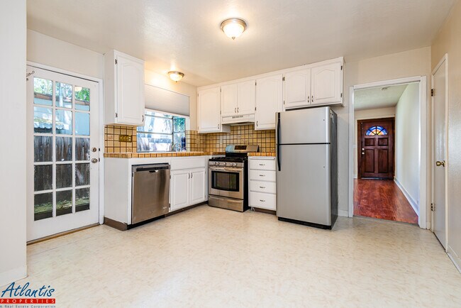 Building Photo - 1085 Morris Ct