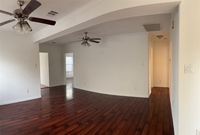 Building Photo - 4911 Oleander St