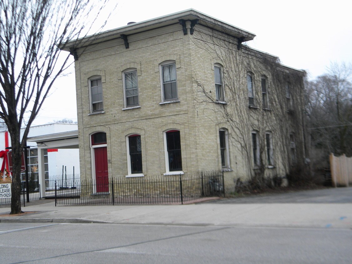 676 Washington Ave, Cedarburg, WI 53012 Apartments in Cedarburg, WI