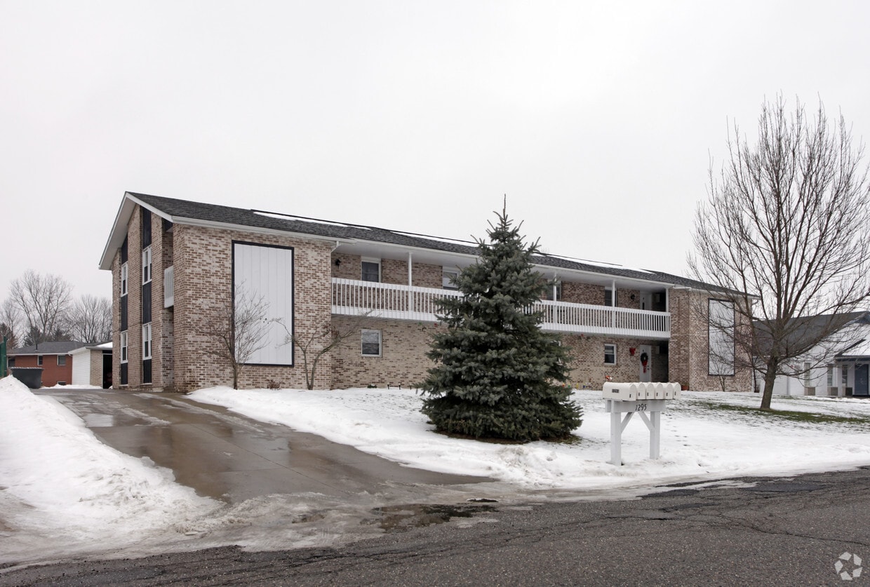 1295 Fairlawn St, Louisville, OH 44641 Apartments in Louisville, OH