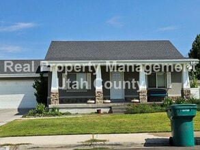 Building Photo - 930 1490 N