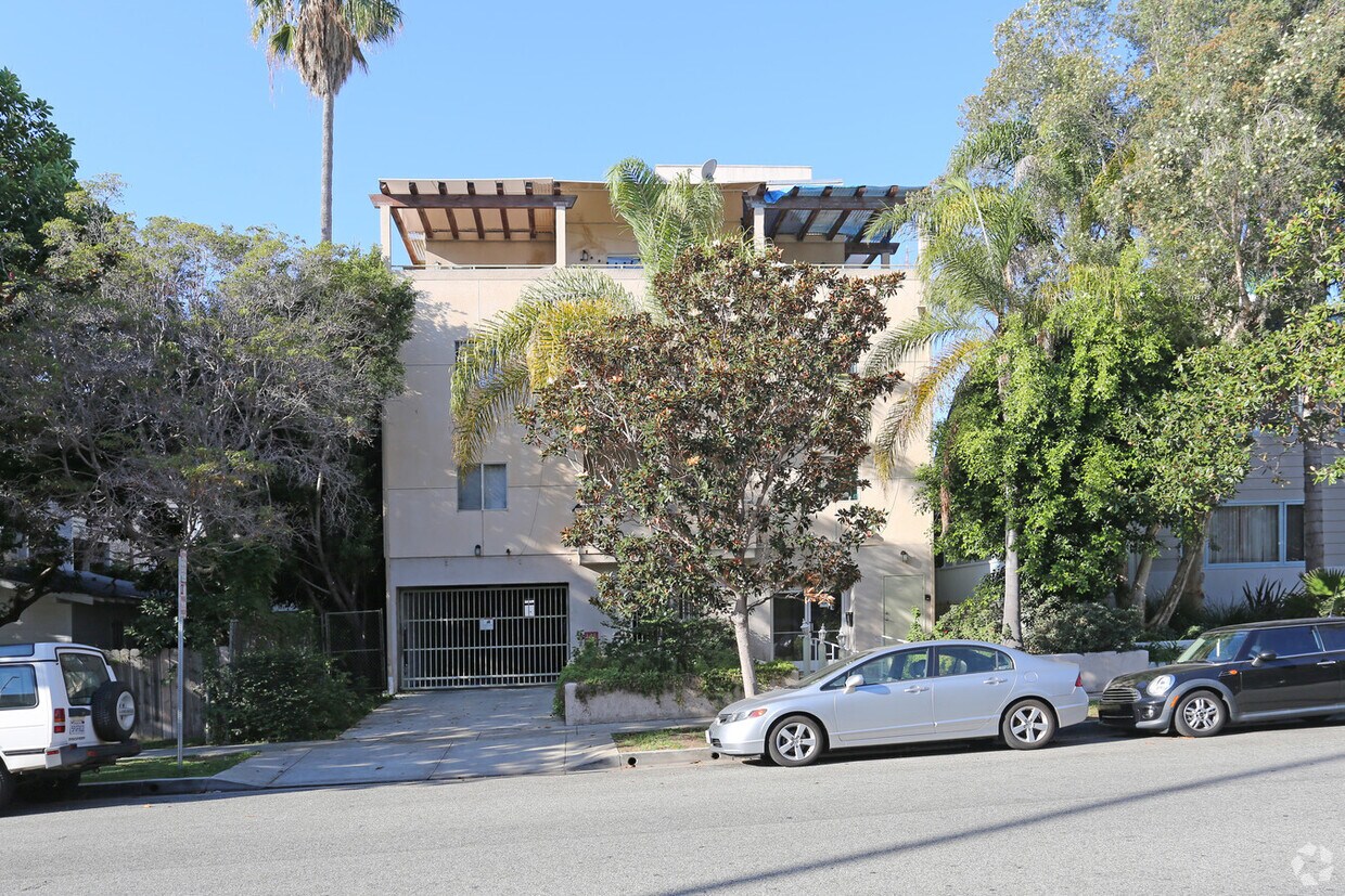 Building Exterior - 1318 16th St