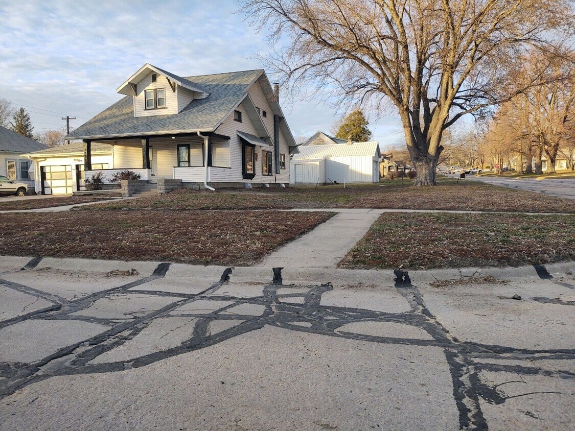 312 E 4th St, Neligh, NE 68756 House Rental in Neligh, NE