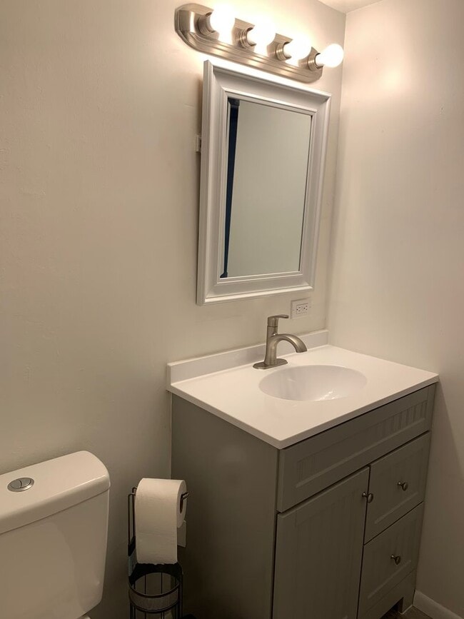 Building Photo - Newly renovated available now 2 bedroom 1 ...