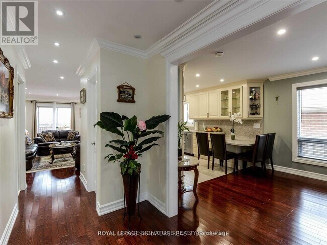 Photo du bâtiment - 6222 Fullerton Crescent