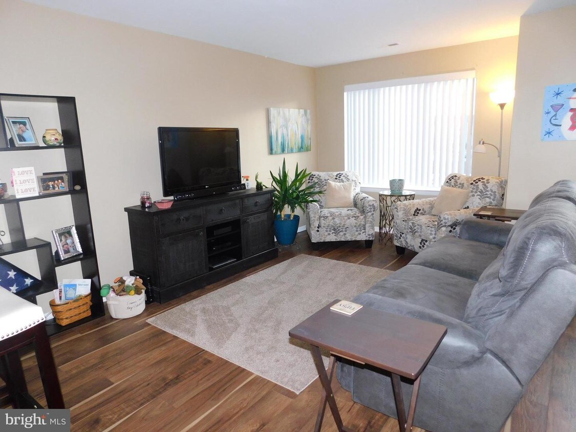 Foto principal - 104 Yellowwood Ct
