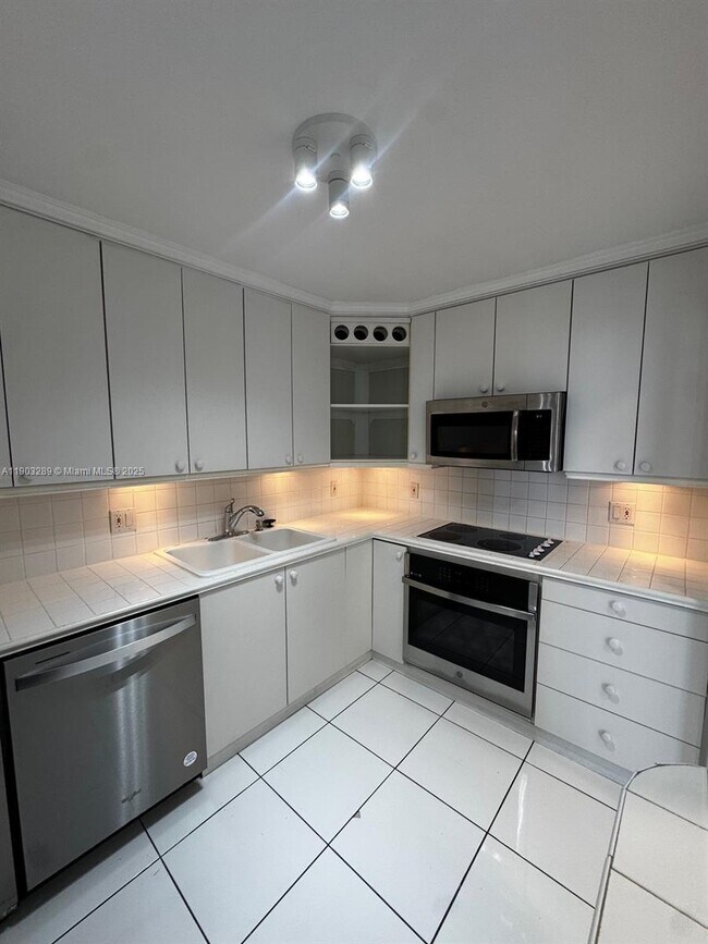 Building Photo - 200 SE 15th Rd