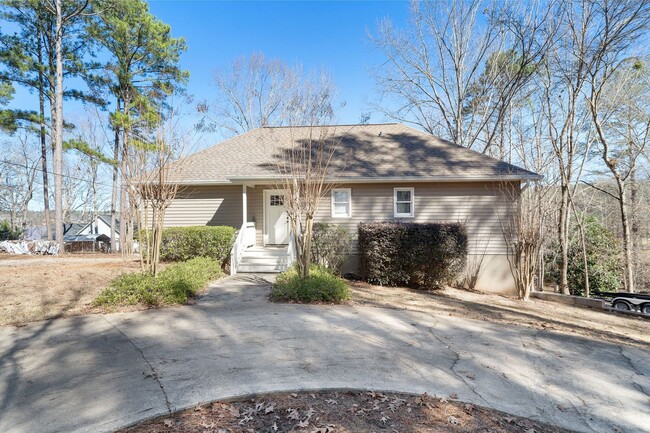 Foto del edificio - Lakefront Oconee Home