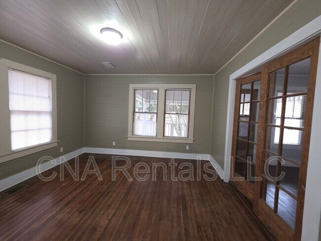 Foto del edificio - 170 Red Bank Rd