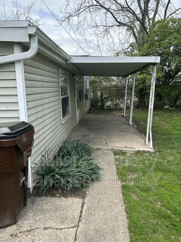 Primary Photo - 118 E 32nd St