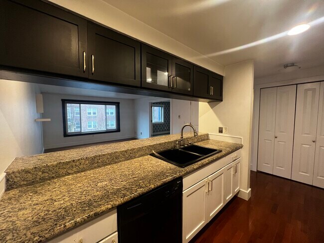 2 Bedroom 1.5 Bathroom - 25 N Broadway