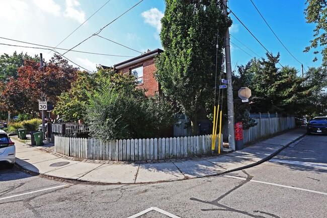 Building Photo - 212 Glebemount Ave