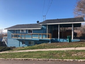 Building Photo - 408 N 4th St